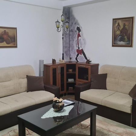 Ivana'S Apartment Bitola Bagian luar foto